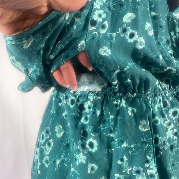 Green floral jumper, adjustable Y back, V neck, spaghetti straps,shorts,Medium - Picture 6 of 13